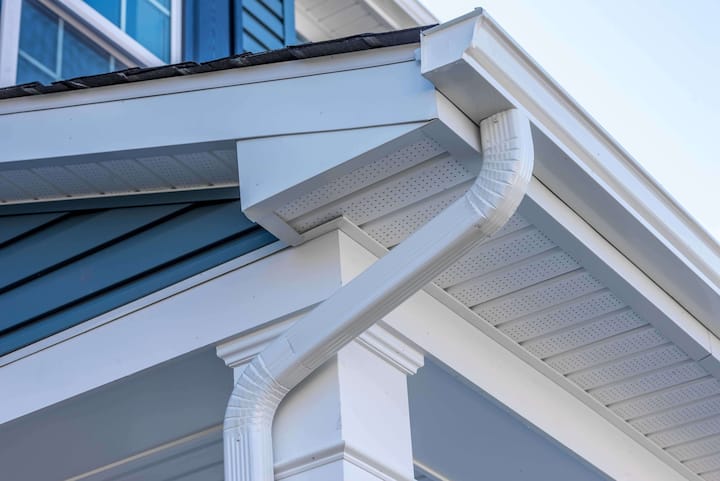 Low-maintenance vinyl gutters for rainwater management in Des Moines